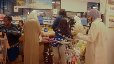 Kids Smart Shopping: 10 Powerful Ways to Teach Habits